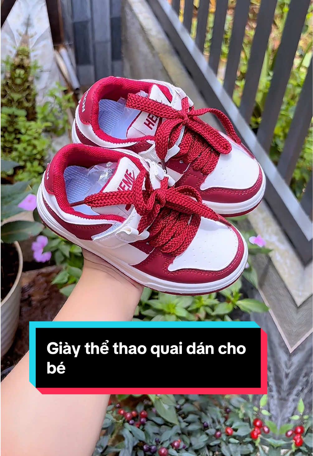 Giày thể thao quai dán cho bé #giaytreem #lonashop #giaythethaochobe 