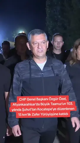 CHP Genel Başkanı Özgür Özel, Afyonkarahisar’da Büyük Taarruz’un 103. yılında Şuhut’tan Kocatepe’ye düzenlenen 15 km’lik Zafer Yürüyüşüne katıldı