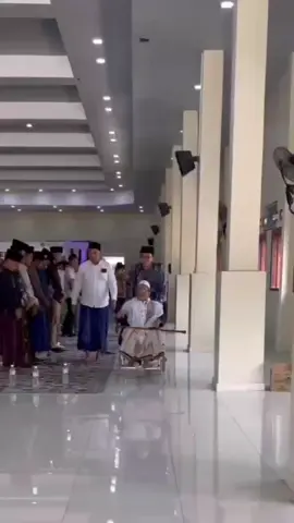 _Semuga senantiasa diberikan kesehatan dan panjang umur🤲🥹_ *MUROBBIRUHINA RKH. MOH. MUDDATSTSIR BADRUDDIN*#guru #santripondok #mediapanyeppen #foryou #4u 