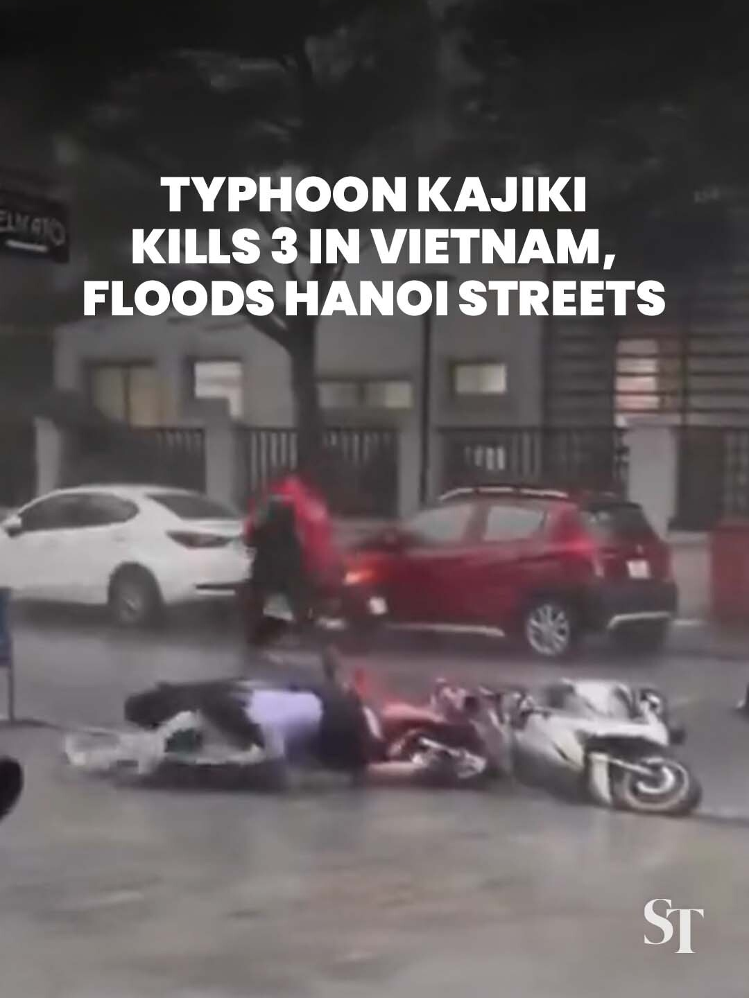 Strong winds and heavy rain battered Vietnam as Typhoon Kajiki made landfall on Aug 25, killing at least 3 people. #typhoon #typhoonkajiki #kajiki #Vietnam #Hanoi