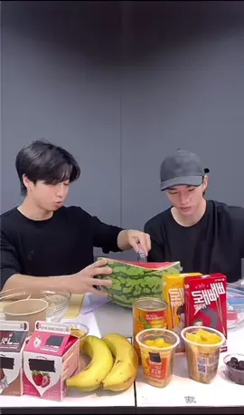 Han and Hyunjin live on TikTok