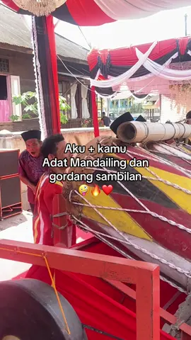 Menyala boru Lubis 🤪🔥🤙🏻 Menyala adat Mandailing 🫶 #tortorbatak #lagumandailingtapsel #gordangsambilanmandailing #fyppppppppppppppppppppppp #fypシ゚viral 