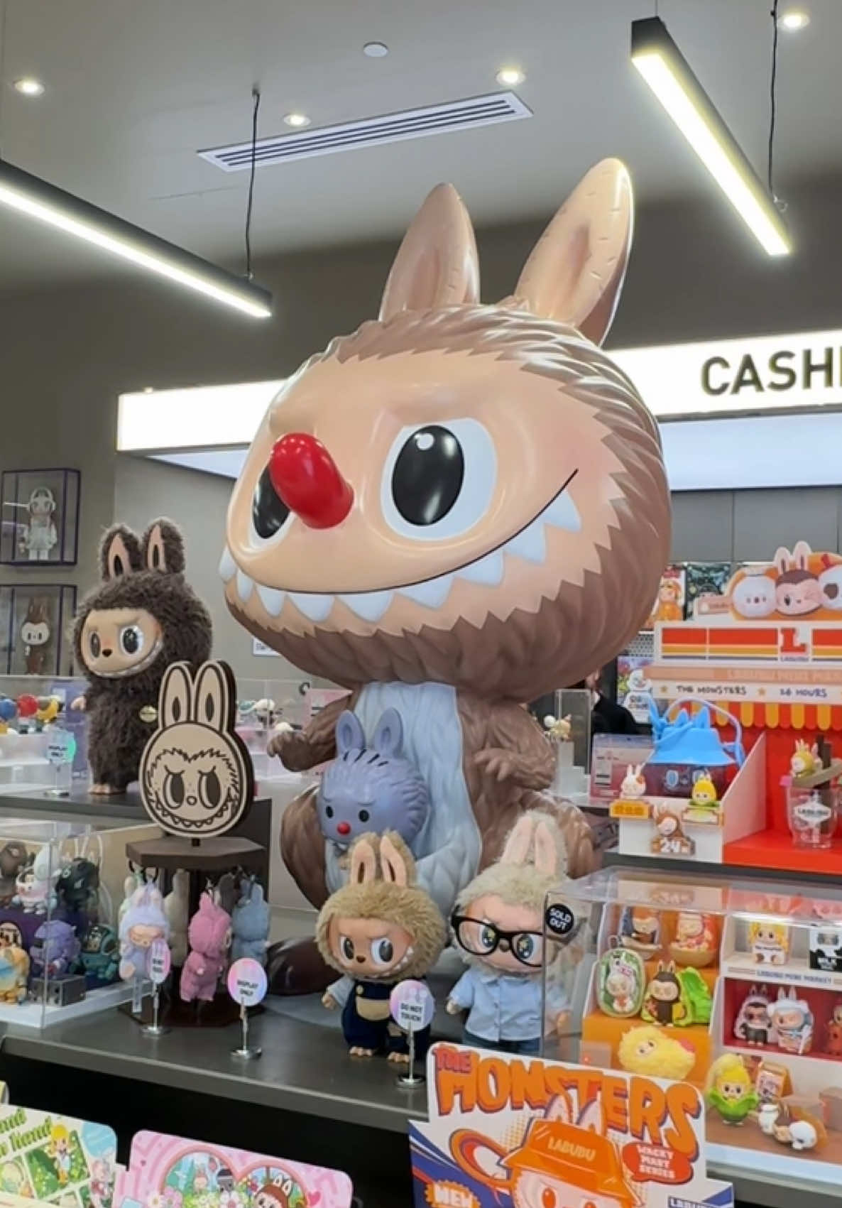 Great to see some Aussie decor at the Pop Mart stores #labubu #zimomo #popmart #unboxing #labubuthemonsters 