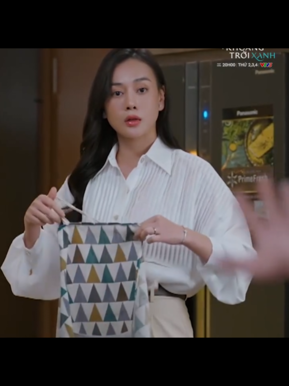Đăng vô tư ăn cơm của nhân viên, nhưng sẽ ko ngon bằng cơm của Mỹ Anh đâu #giongangkhoangtroixanh #phuongoanh #doanquocdam 