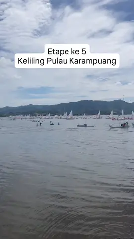 Moment Passandeq Memulai Etape ke 5 Mengelilingi Pulau Karampuang, Mamuju 26/08/2025.  . . Kiriman followers #mamuju #sulbar #sandeq2025 #sandeqsilumba 