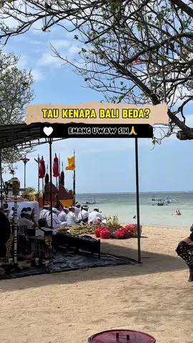 Bali emang BEDA!!! Semuanya bikin aku ter-Uwaw-Uwaw sihhhh. Toleransinya bikin speechless😍 #bali #balitrip #wisatabali #toleransi #visitbali 