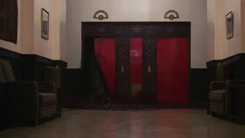 Late to the trend, but was obsessed with this song for an edit. #rushe #theshining #stanleykubrick #shelleyduvall #jacknicholson 