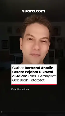 Bertrand Antolin baru-baru ini mengungkapkan kekesalannya terhadap para pejabat yang menggunakan pengawalan aparat di jalan. Lantaran, menurutnya suara sirine/klakson tersebut cukup mengganggu di jalan. Ia bahkan menyinggung pejabat yang dikawal itu tidak sabaran. Padahal, menurut Bertrand kondisi Jakarta memang macet sehingga seharusnya pejabat juga bisa sabar. Ia juga memberi saran kepada para pejabat jika tidak mau telat bisa berangkat lebih awal. Tak hanya itu, terkadang yang menggunakan pengawalan itu bukan hal genting. Bertrand sendiri mengaku pernah melihat anak kecil dan babysitter yang mendapat pengawalan itu. Padahal, suara klakson itu cukup menganggu. Nah melihat keluhan Bertrand Antolin ini, apa nih pendapat kamu? #BertrandAntolin #Pejabat #SuaraKlakson #Pengawalan #AparatPengawal #Selebriti #Lifestyle
