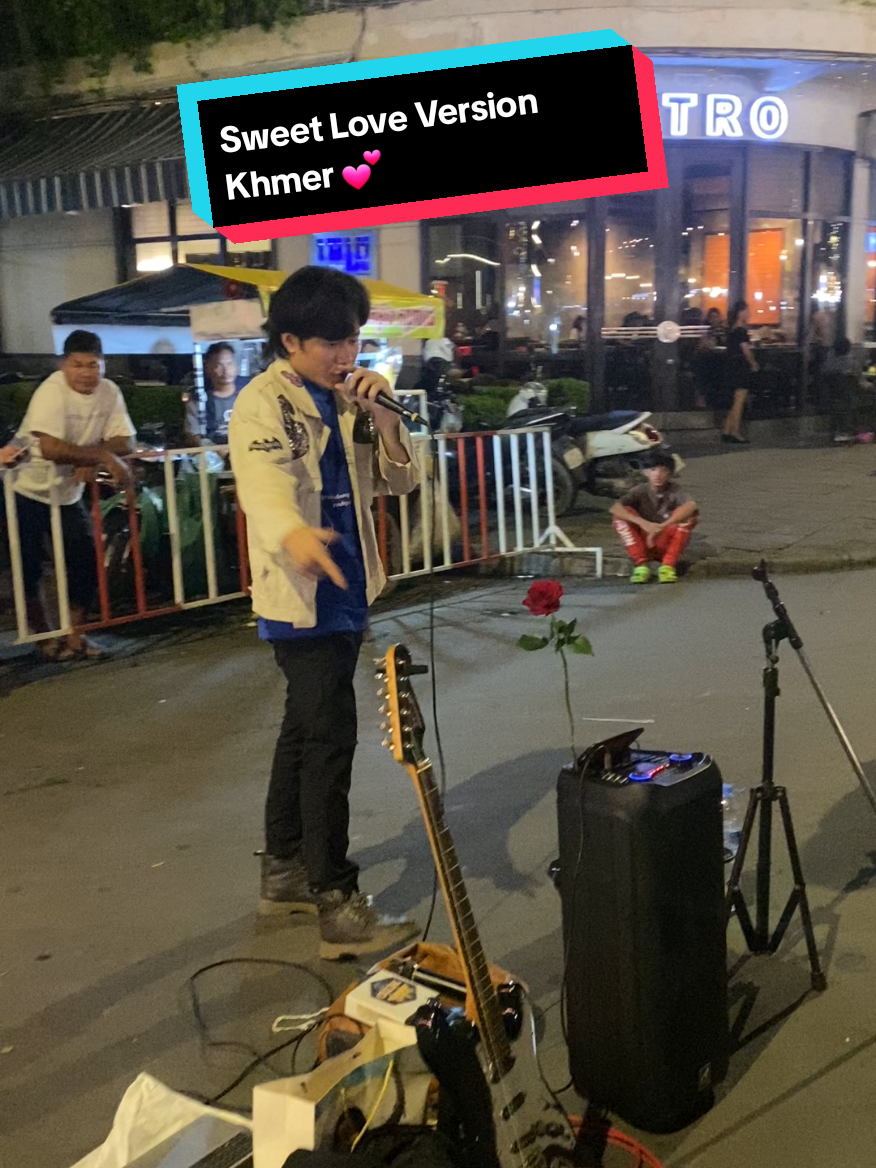 N.john 'Sweet Love' KhmerVer In Public (ផ្លូវថ្មើលជើងមុខវាំង) ធ្វើឱ្យបរទេសច្រៀងតាម Hype ពេញ Walk street🥰🥀🇰🇭 #njohnworld #sweetlove #PreapSovath #fyp #foryou @Preap Sovath @n.johnworld 