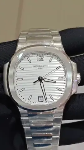 #Patek Philippe Nautilus Patek Philippe 7118/1A-010 Nautilus white plate, 35mm, automatic mechanical date display.