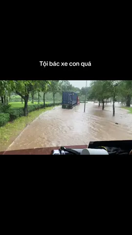 Đại lộ thăng Long hai bên đường gom chỗ nào cũng ngập, mọi người xe nhỏ chú ý lộ trình nhé.!#xedaukeo #nghenghiepcuatoi 