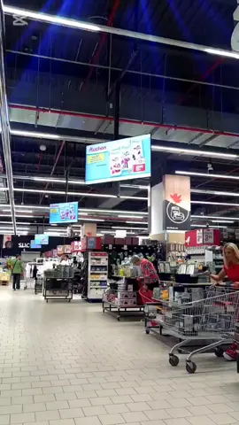 Ai auzit de voucherul Auchan? https://www.auchan.ro/voucher-bumerang #auchanromania @Oana_Paraschiv La 600 lei cheltuiți cumulat obții 1 Voucher Bumerang x 60 lei La 1200 lei cheltuiți cumulat obții al 2-lea Voucher Bumerang x 60 lei La 1800 lei cheltuiți cumulat obții al 3-lea Voucher Bumerang x 60 lei Vouchere pot fi folosite în luna septembrie, exclusiv în magazinele fizice Auchan, ATAC și MyAuchan participante, la cumpărături de minimum 200 lei. Pe un bon se poate folosi un singur voucher.