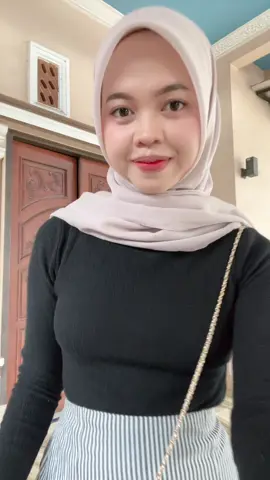 Liriknya apa sih yg terakhir 😭 #outfitideas #outfitinspiration #outfitrok 