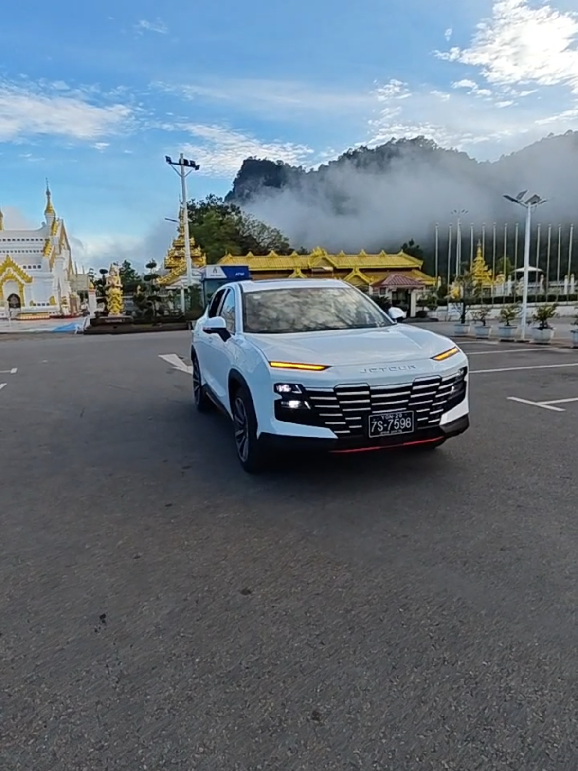 📌Jetour Dashing 1.6 T📌 Enging Type.. ထင်းပြီး ပေါ်လွင်နေစေမယ့် Premium Design နဲ့ Function ပိုင်းမှာလဲ စုံစုံလင်လင်ပါပီး အတွင်းခန်းလဲ ကျယ်ဝန်းတဲ့အပြင် Luxury ဆန်ဆန်နဲ့ Sport Type လဲဖြစ်တဲ့  Jetour Dashing 1.6T - [ SUV ]  2022 ➡ 23 Model 1600Cc With Turbo 0r kilo 18000 Leather Seats Ambient Light Cool Box  15.6 