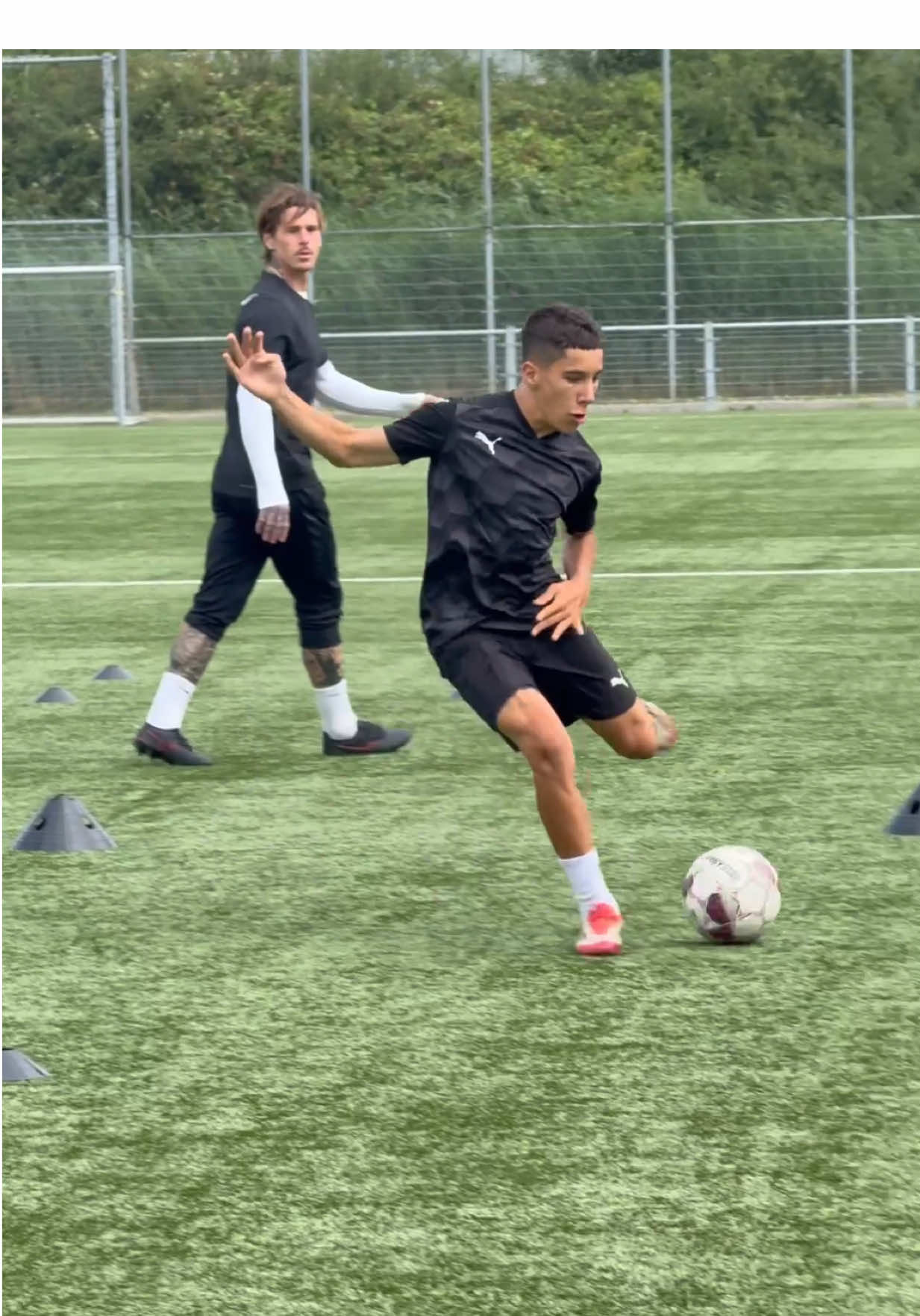 No filters. No slow-mo’s. Full reps. Real training. #football #footballer #footballtraining #futbol #fyp 