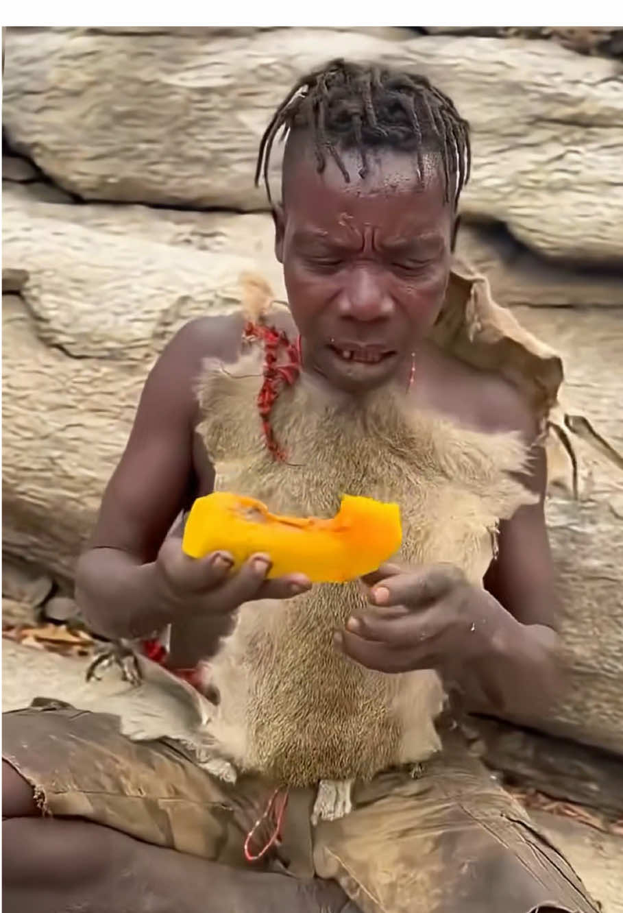 Hadzabe try a new fruit for the first time - traded from a neighbor tribe 🤤🍋#fpy #hadzabe #hadzabetribe #tribe #survival 