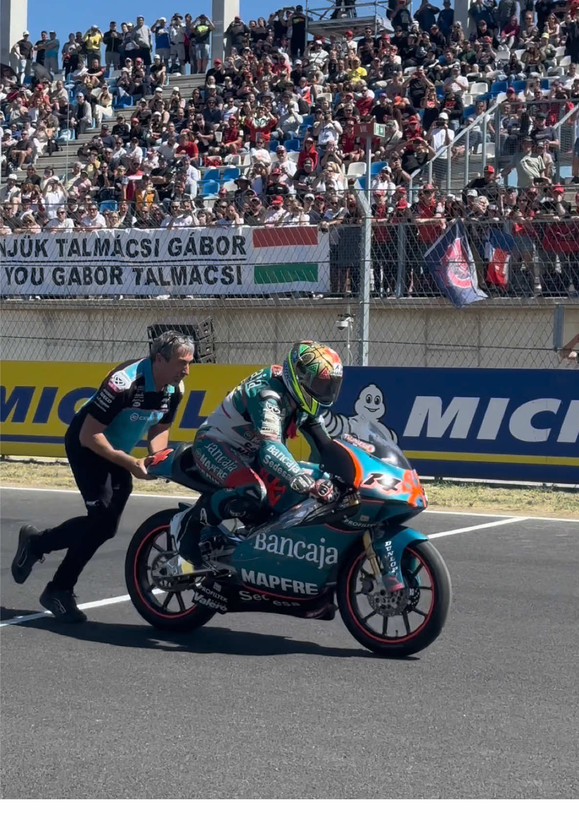 🤤🤤🔊 Hearing a two-stroke bike again was a higlight at the #HungarianGP Gabor, we hope you had as much fun as we had! #AsparTeam #MotoGP #twostroke #sportsontiktok 