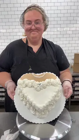Bride to be heart shape cake🤍.       #bridalcake #bridetobe  #live