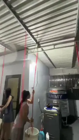 Một hộ dân ở Nghệ An chia sẻ cách giành giật lại mái tôn với bão số 5 Video: Thúy Quyên #topnetwork #viral 