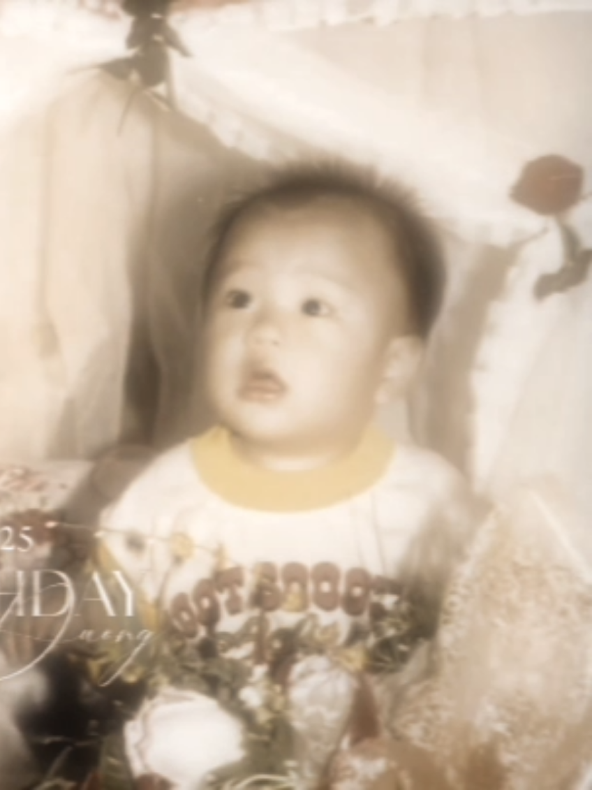 : happy birthday ánh nắng nhỏ của cuộc đời mình. gửi Trần Đăng Dương. hôm nay là ngày đặt biệt của chàng trai em yêu, cảm ơn đời đã đưa đẩy để em biết đến anh, giống như một cuộc gặp gỡ tình cờ lướt nhanh nhưng lại mang nổi nhớ, yêu thương Dương đôi khi quên mất bản thân mình từng là một người chôn vùi mình trong quá khứ tâm tối và may mắn thay chính Dương đã đưa đôi tay kéo em ra khỏi bóng tối dày vò mãi trong tận xương tủy.  mặc dù em không phải là người theo dõi Dương lâu, nhưng yêu thương đặt biệt dành cho Dương nó tha thiết đến khó tả, Đăng Dương giỏi và ngoan. em chỉ mong anh sẽ là một mảnh ký ức tuổi thanh xuân của em. cuối cùng chúc chàng trai tên Đăng Dương luôn hết mình vì âm nhạc nhận được nhiều người yêu thương hơn. #trandangduong #duongdomic #duongkieu #iwst_grp౨ৎ #warm_grp #lustar_grp #athuw_knqoc #fyp #xh 