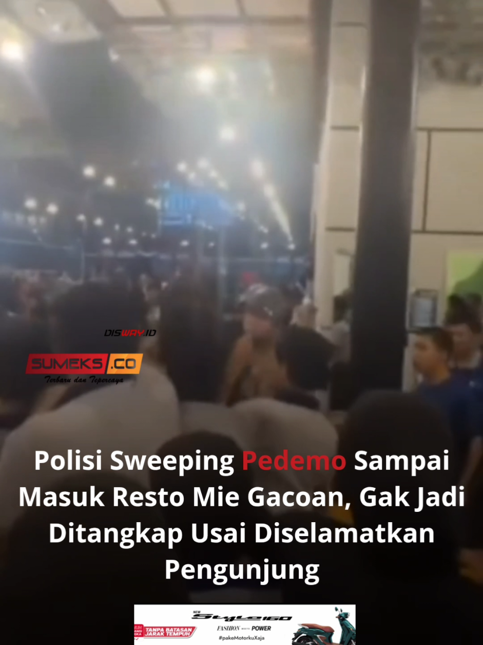 Sebuah video merekam aksi sweeping aparat kepolisian yang hendak menangkap pedemo dengan cara sweeping hingga masuk ke Restoran Mie Gacoan di Jalan KS Tubun, Tanah Abang, Jakarta Pusat. #miegacoan#pedemo #tiktokberita #viralpalembang #sumeksco 