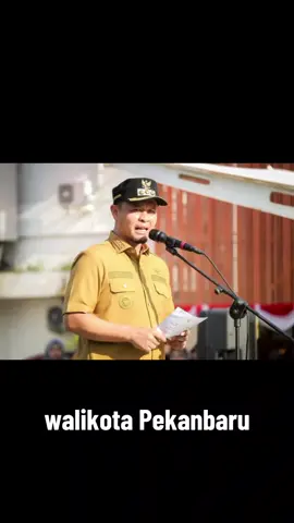 PEKANBARU, AmiraRiau.com - Wali Kota Pekanbaru Agung Nugroho, mengirimkan surat usulan penempatan sebanyak 5.173 Pegawai Pemerintah Dengan Perjanjian Kerja (PPPK) paruh waktu ke Kementerian PAN-RB. Usulan tertanggal 25 Agustus 2025 itu ditujukan langsung kepada Menteri PAN-RB Rini Widyantini. informasi selanjutnya silahkan kunjungi Website AmiraRiau.com #walikota #agungnugroho #pekanbaru #beritaviral #videoviral 