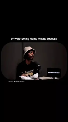tujuan merantau itu adalah pulang kampung bukti kita sukses dalam perantauan source : Suara Berkelas #podcast #suaraberkelas #komang #merantau #suksesmuda 
