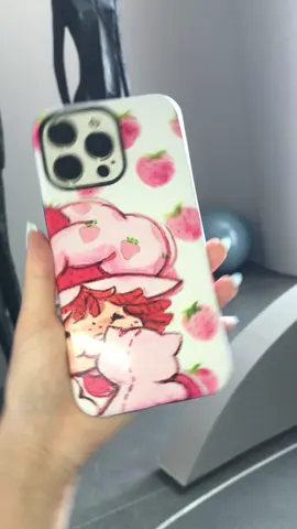 #phonecase #iphonecase #foryoupage #tiktokshop #strawberrygirl 