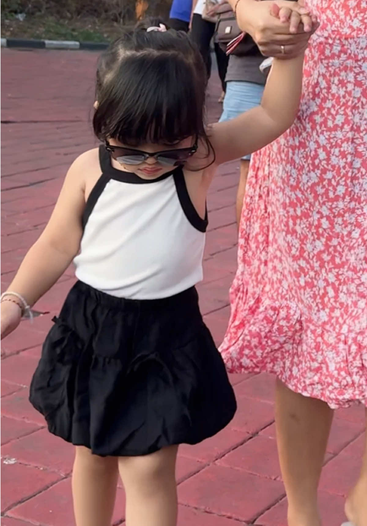 Kak naya Jadi tmbah gemeshin deh kalo uda pake setelan rok balon ini🥰 yg mau samaan ada di kranjang kuningku ya🫵#setelananakperempuan #rokbalon #bajuanakperempuan #outfitanakperempuan #bajuanakmurah 