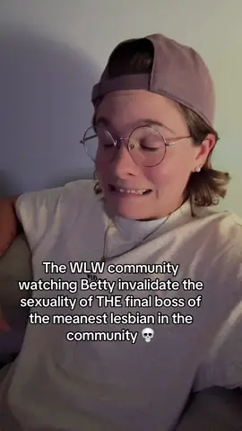 Brace yo self there Betty 😬💀😂 #wuhluhwuh #lgbt🌈 #wlw #lesbian @reneé 