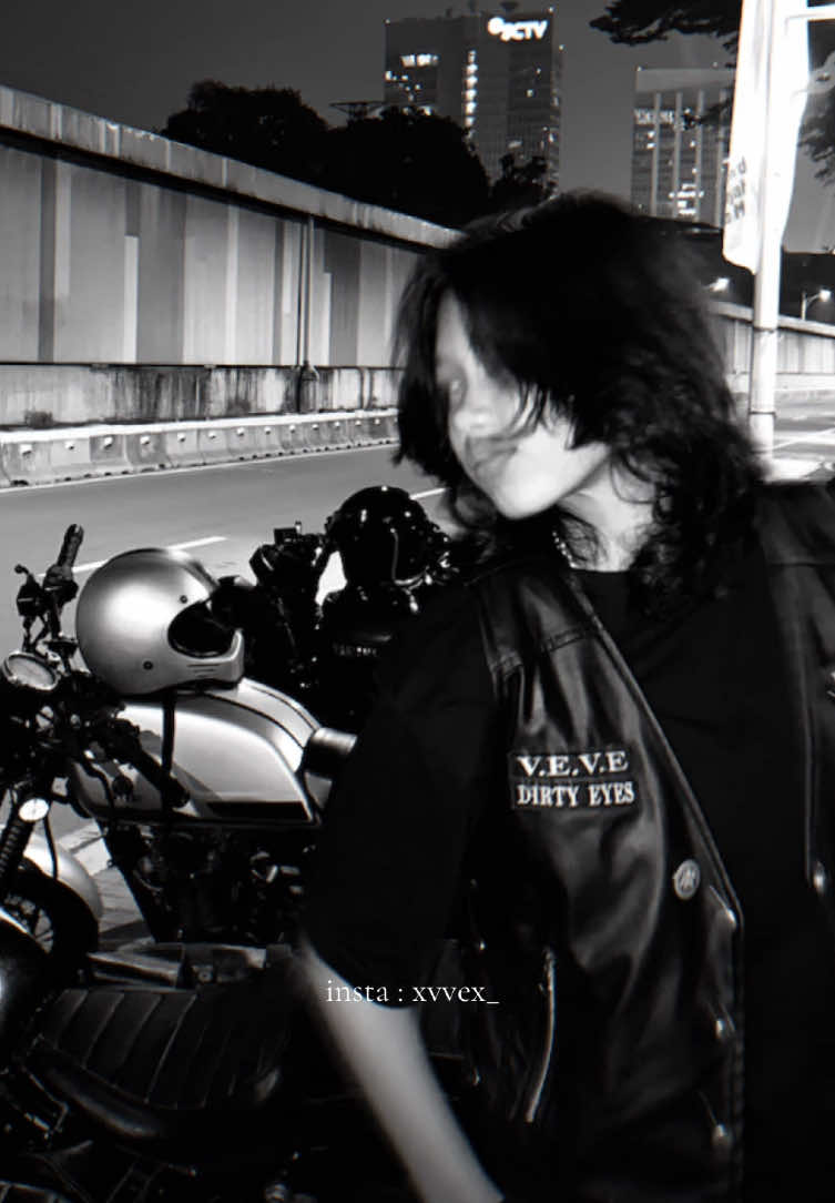 hadap kiri grakk #motorcustom #dirtyeyes #veve  