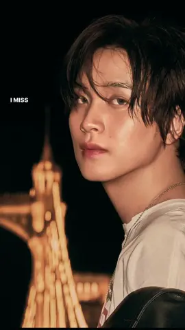 mau sungkem sama yg makeup-in haechan. disini haechan GANTENG BGTTTT. i like his tan skin🧎🏼‍♀️🧎🏼‍♀️  #haechan #holo #leehaechan #leedonghyuck 