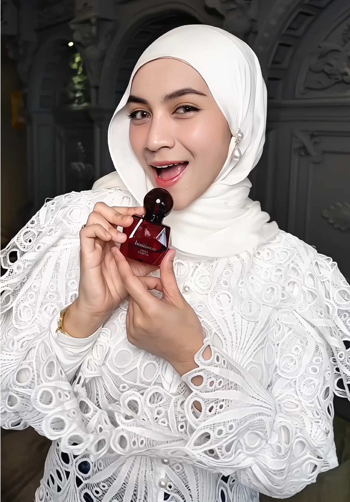 GRWM with Bodibreze perfume. Leona my everyday perfume yang Tasya sukaaa sangat guna! Bau dia wangi dan sweet yang perfect untuk Tasya ✨ #breezeyourbodifeelyourscent @bodibreze.my 