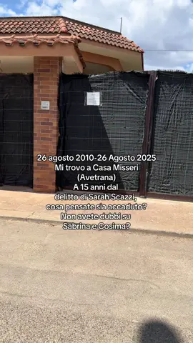 Avetrana. Un paese del Salento, in Puglia, dove la terra è rossa e polverosa e in estate il sole brucia la pelle. Quel 26 agosto 2010 l’afa era insopportabile, le strade immobili nel caldo. Sarah Scazzi uscì di casa per raggiungere la cugina Sabrina: insieme sarebbero dovute andare al mare. Un pomeriggio semplice, da vivere tra ragazze, che non arrivò mai. Sarah non varcò mai la soglia della casa di Sabrina. Da quel momento iniziò l’incubo: ricerche disperate, appelli, lacrime. E poi il ritrovamento, crudele e definitivo, del suo corpo in un pozzo. L’Italia intera si fermò davanti a quella tragedia. E presto la giustizia trovò due colpevoli: la zia Cosima e la cugina Sabrina. Una madre e una figlia indicate come responsabili di un delitto atroce, condannate a trascorrere la vita in carcere. Ma quindici anni dopo, guardando con lucidità e senza paura le ombre di quella vicenda, una domanda diventa inevitabile: può davvero essere questa la verità? Sabrina era la cugina con cui Sarah avrebbe dovuto passare il pomeriggio. Non era la sua nemica, non la sua rivale. Era il suo punto di riferimento, una delle poche presenze costanti nella sua adolescenza. Davvero possiamo credere che proprio lei l’abbia tradita così? Davvero possiamo credere a un odio improvviso, a una gelosia cieca, capace di trasformare una giovane donna in carnefice della propria cuginetta? La verità, per quanto scomoda, sembra un’altra. Una verità che Michele Misseri, lo “zio Michele”, ha pronunciato più volte, nelle sue confessioni, tra mille ritrattazioni e bugie. “Sono stato io”. Era lui ad avere Sarah con sé. Era lui a sapere dov’era il corpo. Era lui a descrivere ogni dettaglio. E per quanto abbia provato a cambiare versione, a coinvolgere altri, a confondere, resta un fatto: Michele è l’unico ad aver avuto in mano la vita e la morte di Sarah. Cosima e Sabrina stanno pagando con il carcere una colpa che non appartiene a loro. Le loro vite sono state distrutte, mentre l’unico vero responsabile ha fatto del silenzio e delle contraddizioni la sua difesa. Oggi, quindici anni dopo, il nostro pensiero va a Sarah, alla sua vita spezzata troppo presto, ai sogni interrotti per sempre. Ma il nostro pensiero va anche a Sabrina, a una giovane donna che avrebbe dovuto essere quel giorno la sua compagna di mare, e che invece da allora porta addosso il marchio dell’ingiustizia. #sarahscazzi #avetrana #perte #cronacanera 