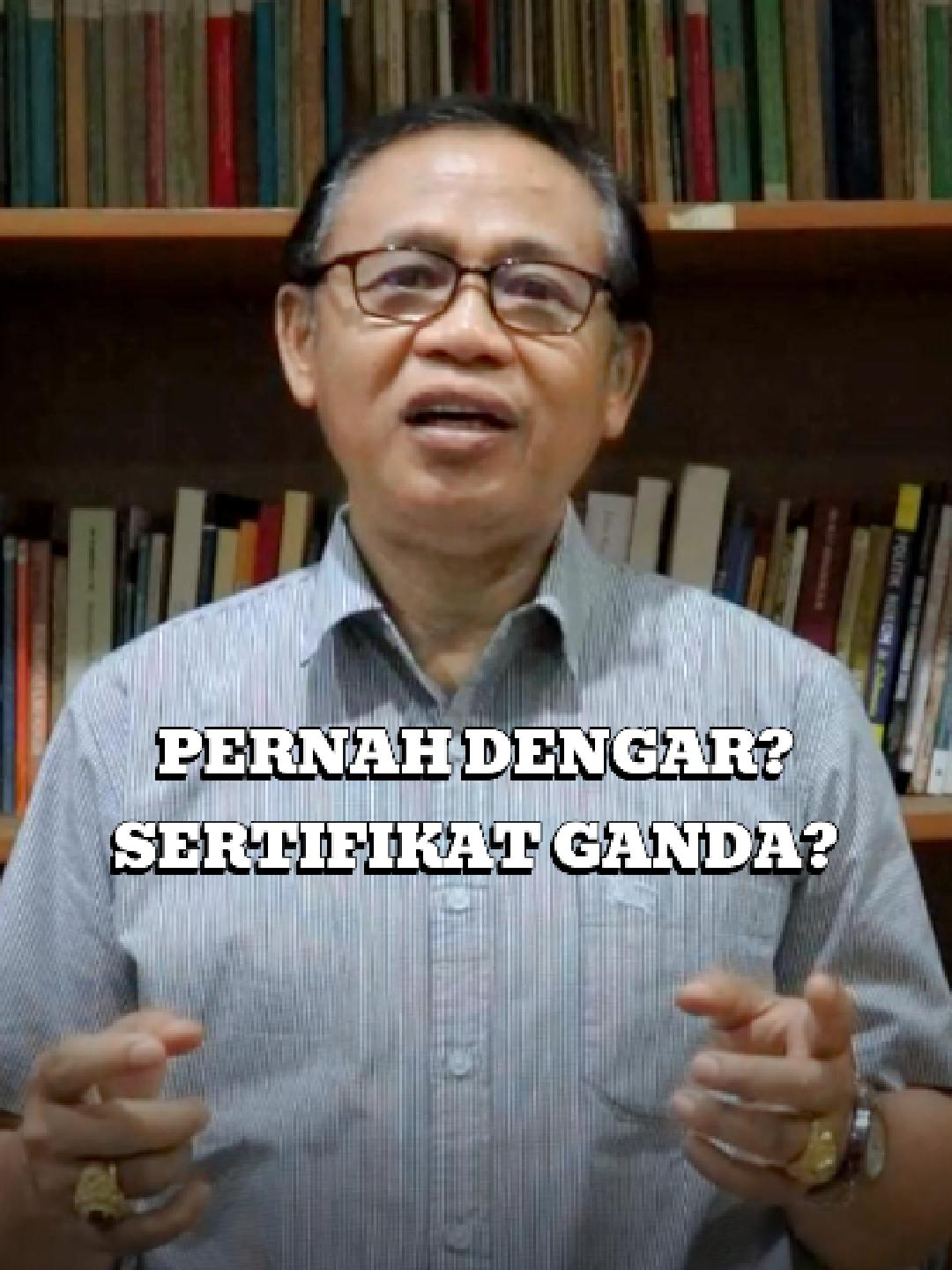 📌 Pernah dengar kasus sertifikat ganda? Jangan anggap remeh. Memegang sertifikat duluan tidak otomatis berarti sah. Sertifikat bisa dibatalkan kalau terbukti ada cacat hukum. Karena itu, bank harus selalu cek SKPT (Surat Keterangan Pendaftaran Tanah) terbaru agar yakin sertifikat jaminan yang dipegang bukan duplikat dan benar-benar sah secara hukum. Mari jawab pertanyaan yang sering muncul: Apa yang dimaksud dengan sertifikat ganda? 👉 Sertifikat ganda adalah kondisi ketika terdapat lebih dari satu sertifikat tanah atas objek yang sama, biasanya akibat kesalahan administrasi atau praktik tidak benar di BPN. Kenapa sertifikat rumah bisa ganda? 👉 Penyebabnya bisa bermacam-macam: tumpang tindih pendaftaran, administrasi pertanahan yang keliru, atau adanya pemalsuan data. Apakah ada akibat hukumnya jika terjadi sertifikat ganda? 👉 Ya, salah satu sertifikat bisa dibatalkan melalui putusan pengadilan. Pemegang sertifikat palsu atau yang terbit belakangan tanpa dasar hukum yang sah bisa kehilangan haknya. Kenapa BPN mengeluarkan sertifikat ganda? 👉 Biasanya karena ada kesalahan sistem pencatatan, kelalaian dalam verifikasi dokumen, atau adanya pihak yang memanipulasi proses administrasi pertanahan. 💡 Intinya: jangan hanya puas pegang sertifikat, pastikan legalitasnya terkonfirmasi lewat SKPT agar posisi hukum bank tetap aman. 👉 Kalau Anda menemukan masalah sertifikat jaminan yang ganda, segera konsultasi. Cek link di bio untuk diskusi lebih lanjut. #SertifikatGanda #JaminanKredit #SKPT #HukumPerbankan #PengacaraPerbankan #LegalBanking #RestrukturisasiKredit