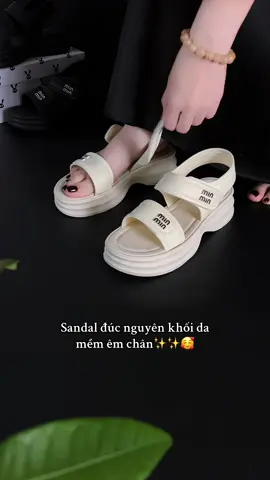 Sandal đúc nguyên khối xinh êm mềm nè#giaydepthuylinh #depxinh #depducnguyenkhoi #sandal #xuhuong 