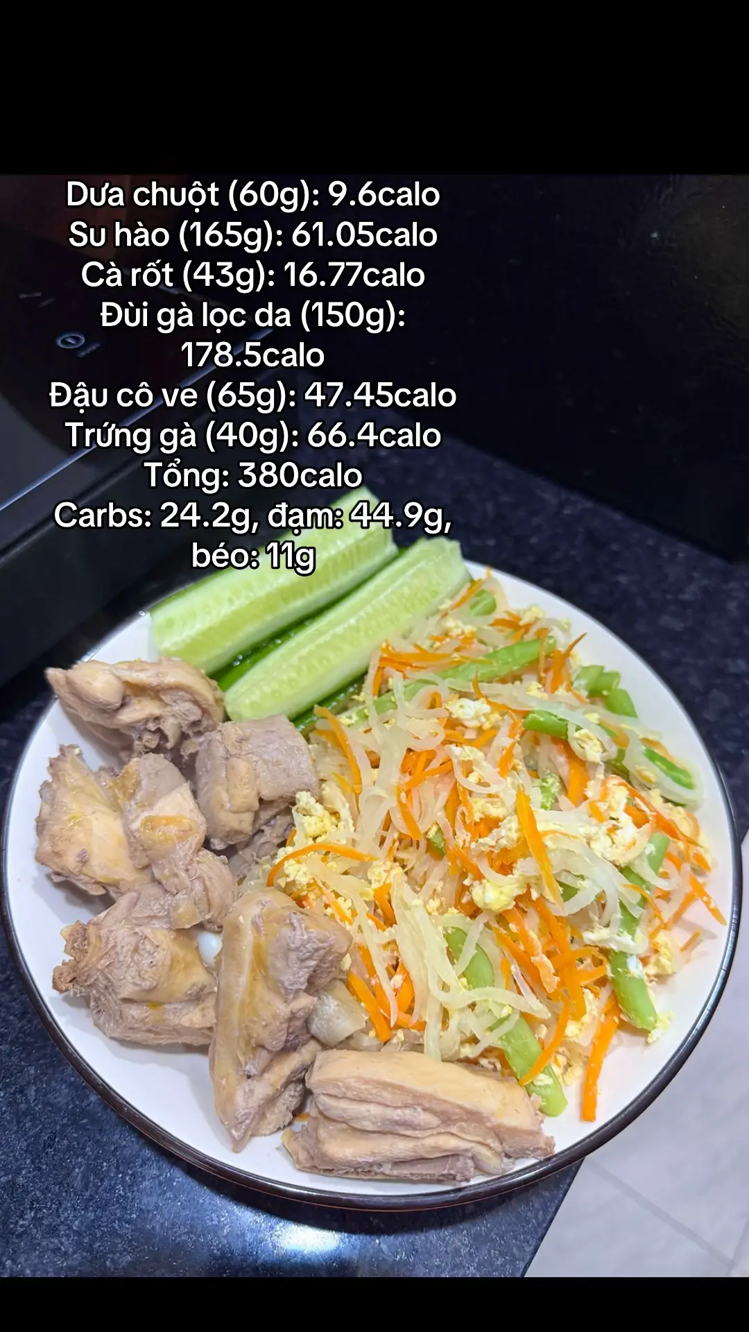 Em tập nên các bữa ăn của em thiên về đạm nhiều, mọi người có thể cân nhắc tăng giảm theo chế độ ạ.