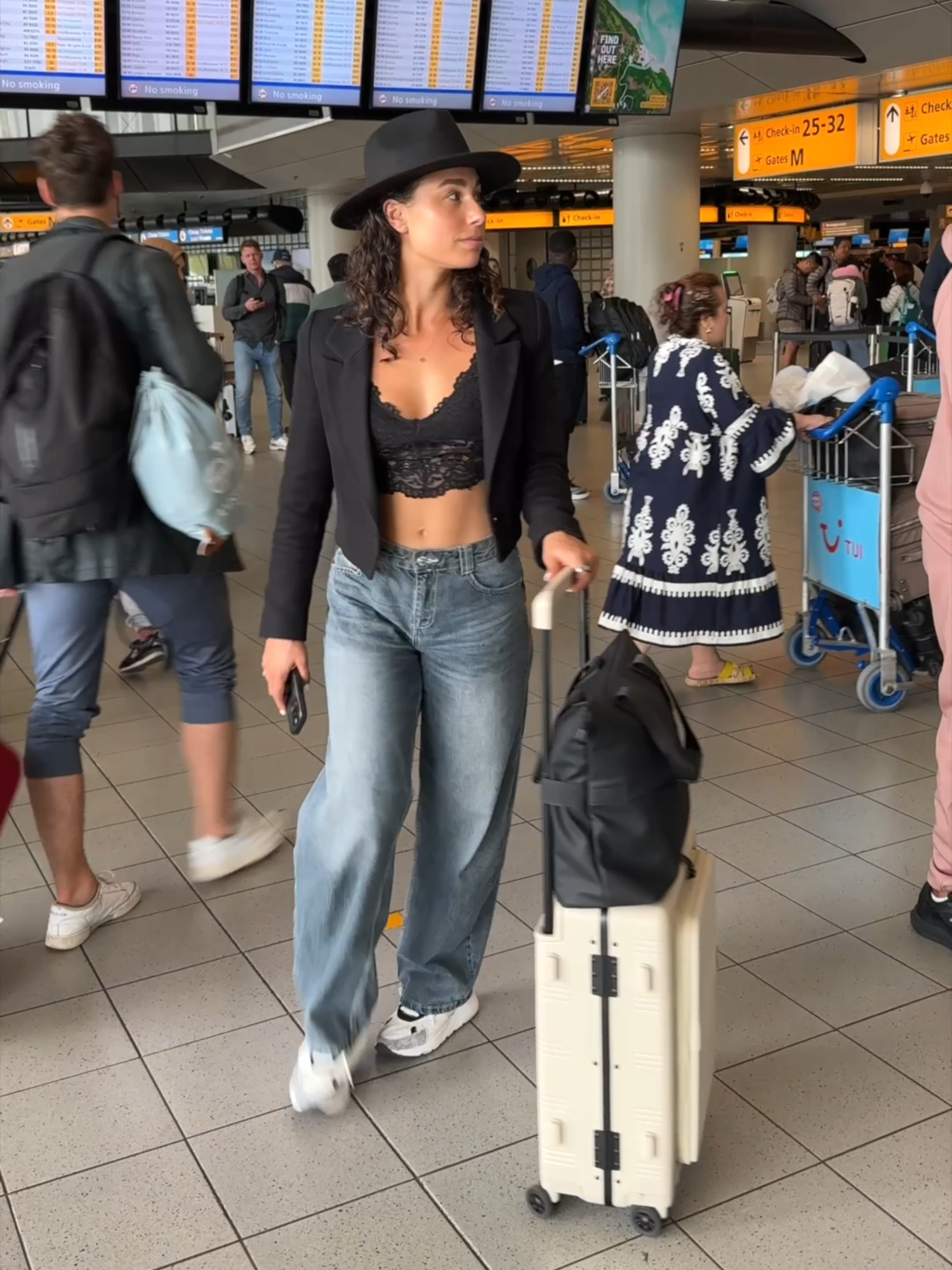 Smarter packing. Better style. That’s the NEXT move. Upgrade your travel game and pack 50% more with the new Airback NEXT. #TravelSmart #compression #TravelHacks