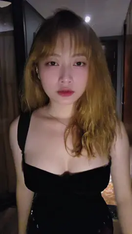 #xuhuong #xh , Xin Lỗi chỉ thấy outfit tôn dáng quá~