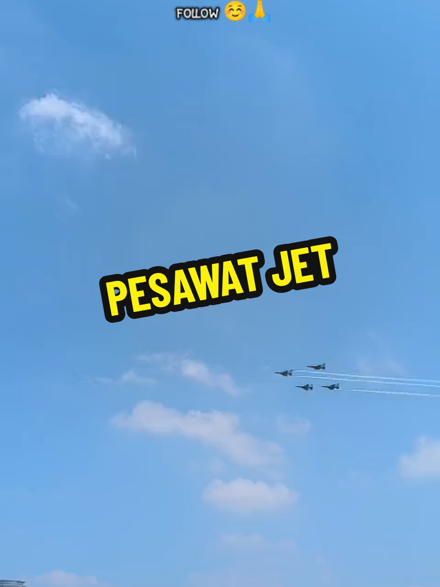 WOW.. ATRAKSI PESAWAT HUT TNI DI MONAS.  #atraksipesawat #tni #tniau #tnial #tniad #kopassus #huttnidimonas #hutkemerdekaanri #presiden #prabowo #monas #jakarta