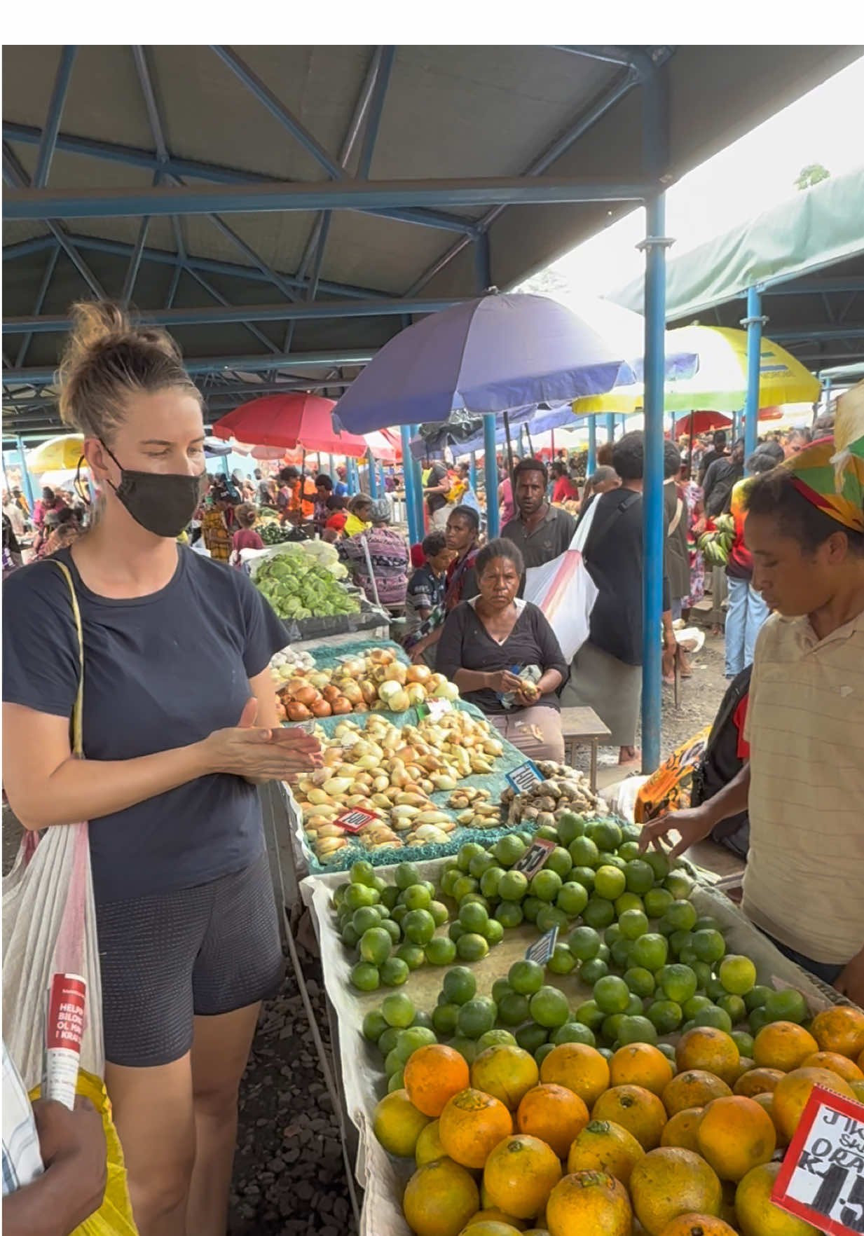 Jiwaka fresh fruits came to Lae Saturday Market same day 