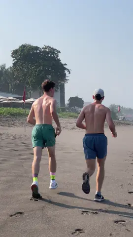 Kenapa ya bule brondong cuek banget beda sama bule papa gula yg friendly #bulebali #foryou #tiktok 