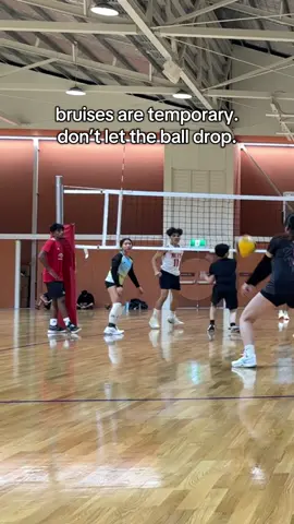 didn’t let the ball touch the floor lesgo 🙌 #volleyball #sydney #foryou #viral #syd 