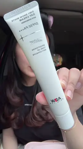Katanya 3in1 sunscreen guys! Kalo keluar2 bentar bisa di jadiin base makeup gaperlu pake cushion lagi🤭