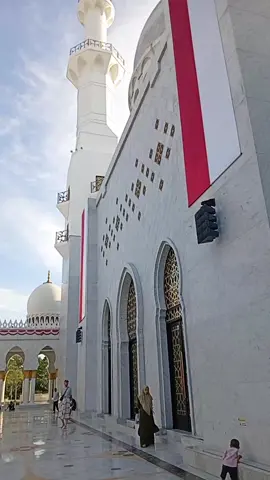 Alhamdulillah Alloh kasih kesempatan melihat keindahan nya #masjidrayasheikhzayed  #jawatengah  #solo 