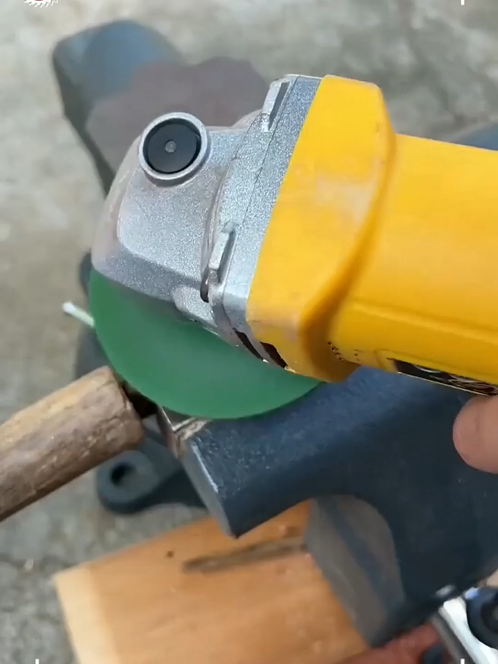 Barang impor yang tak tertahankan! Dengan adaptor ini, bor listrik Anda bisa diubah menjadi gerinda sudut. Sangat praktis menggunakan dua mesin sekaligus. Penawaran terbatas. Ayo beli sekarang!#fyp 061