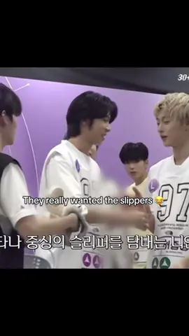 Zhongxing even hugged Seowon for them 😂 #boys2planet #boysplanet2 #seowon #zhongxing #fyp