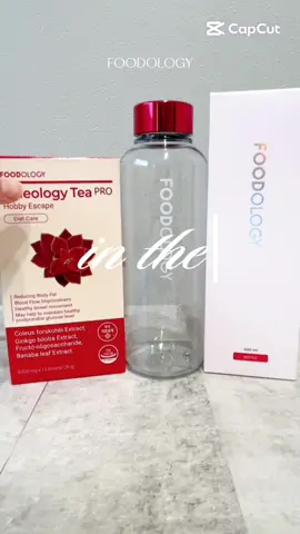 ＼レッドラインを極めよ／　　 FOODOLOGY（フードオロジー） 【レッドルーティンセット】 👑オリーブヤングアワード3年連続スリミング部門第1位（2021年7月〜2024年6月） 日韓1位大人気のダイエットサプリブランド フードオロジーの代表商品セット 3種の詰め合わせ🌹 赤水や赤筒で有名なコレオロジーレッドラインは朝・お昼・寝る前ルーティンに合わせて摂取することで、ダイエットサポート感アップ✨  ①コレオロジーティーPRO 15包 6,180 円 ②コレオロジーカットゼリー 10包 5,160 円 ③コレオロジー 60錠 6,980 円 ☀️朝に☀️ ❤️‍🔥 コレオロジーティーPRO 15包 冷たい水にも溶けやすい 粉末タイプのドリンク。 ザクロ味で飲みやすいよ✨ ちょっと懐かしい粉ジュースみたいな味！ 毎朝1杯で体脂肪減少・腸活・むくみケアをサポート。 ダイエット新素材「コレウスフォルスコリ」を含有。 フラボノイドが豊富で、 血行改善に効果的なイチョウ葉エキス配合！  ボディラインをきれいにしよう✨ 食後の血糖値の上昇抑制に役立つみたい✨ 🕛お昼に🍽️ ❤️‍🔥コレオロジーカットゼリー  昼食後のデザートに1包！ デザートとの置き換えに 噛んで満足感のある量、 チアシードのプチプチ食感が楽しい🙌 炭水化物カットから食後の血糖値抑制まで！ おいしいザクロゼリー。  ガルシニア含有でお昼に食べたもののカットをお手伝いしてくれるよ✨ 🌙寝る前に💫 ❤️‍🔥コレオロジー  夜寝る前2錠飲むだけで、体脂肪の燃焼、 ビタミン・ミネラルの摂取も✨  コレウスフォルスコリ成分が寝てる間に体脂肪CUTをお手伝い。 ダイエット中に不足しがちなビタミンとミネラル5種類摂取。 必須のエネルギー源をたっぷり詰め込んでいるよ✨ #PR #フードオロジー #Qoo10 #メガ割 @meikit_cosme @foodology.jp  