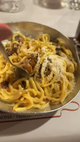 Are you team carbonara or team amatriciana? #rome #italy #FoodTok #carbonara #amatriciana 