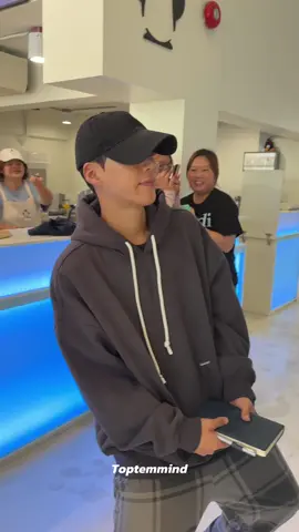 อย่าจะเท่ห์ๆ แต่ทำตลกกก 5555 เอ็นดูววว รีบไปประชุมครับบบ ขออนุญาตคนในคลิปด้วยนะคะ 🙏  #ใจฟู #คัลแลน #พี่จองคัลแลน #bakeurban 
